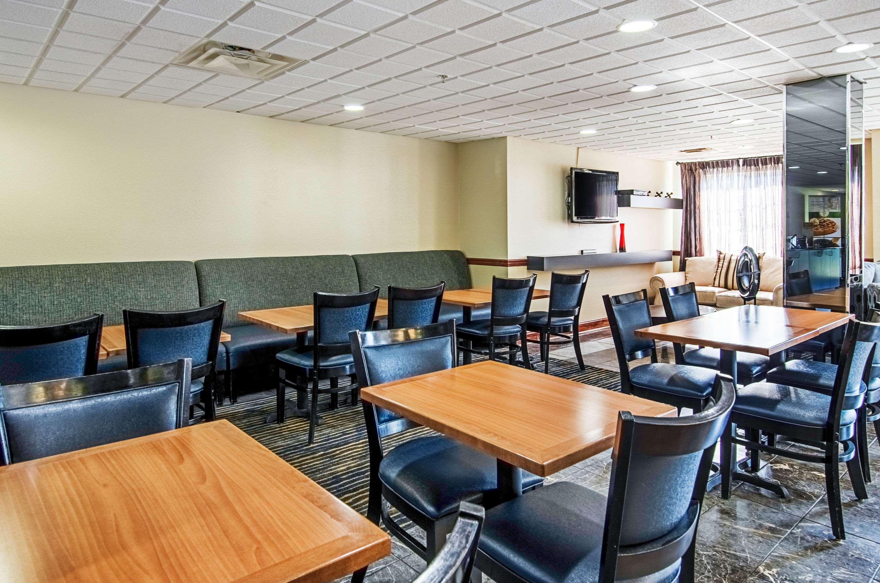 Quality Inn & Suites I-81 Exit 7 Bristol Exterior photo