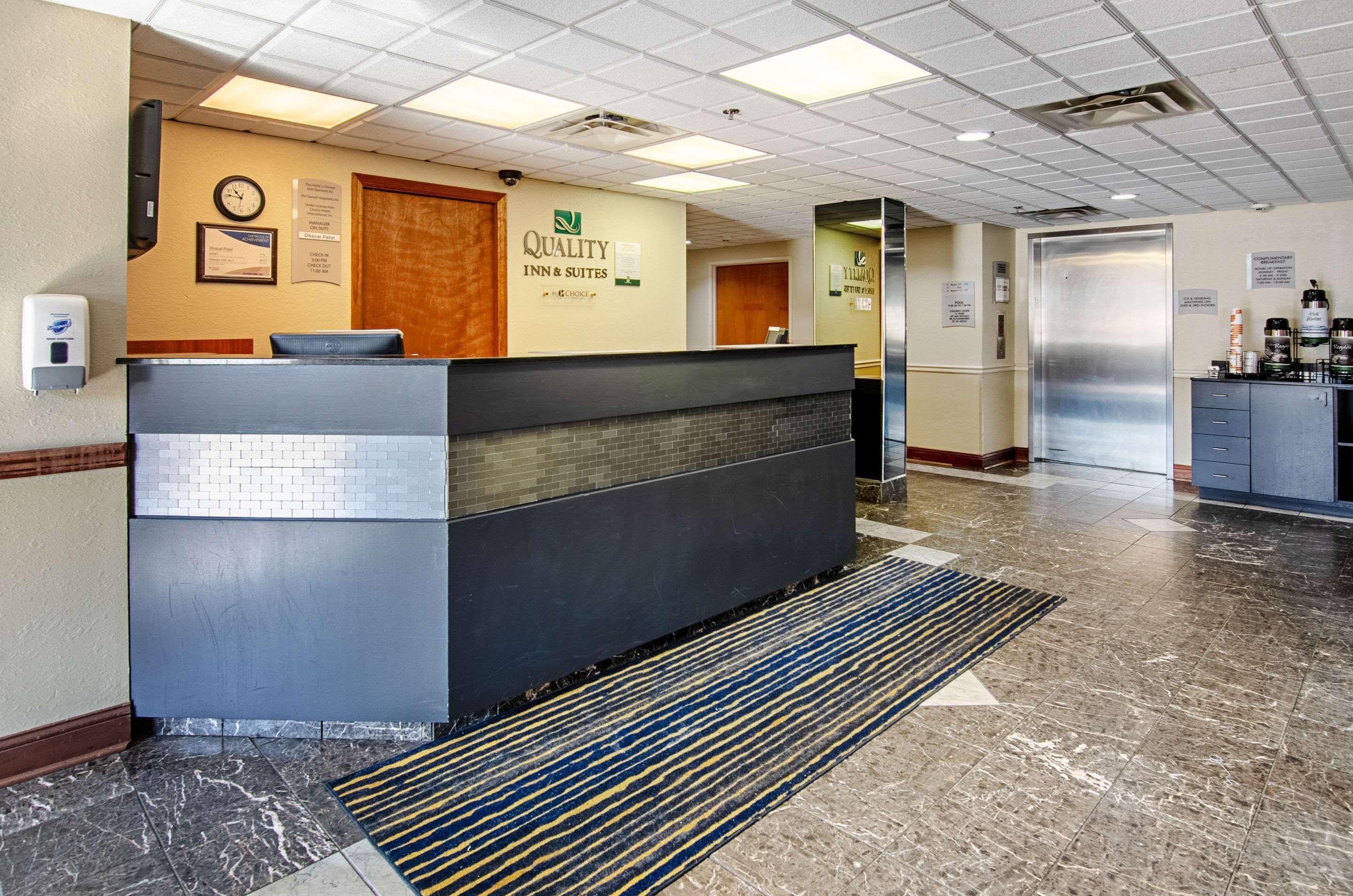 Quality Inn & Suites I-81 Exit 7 Bristol Exterior photo