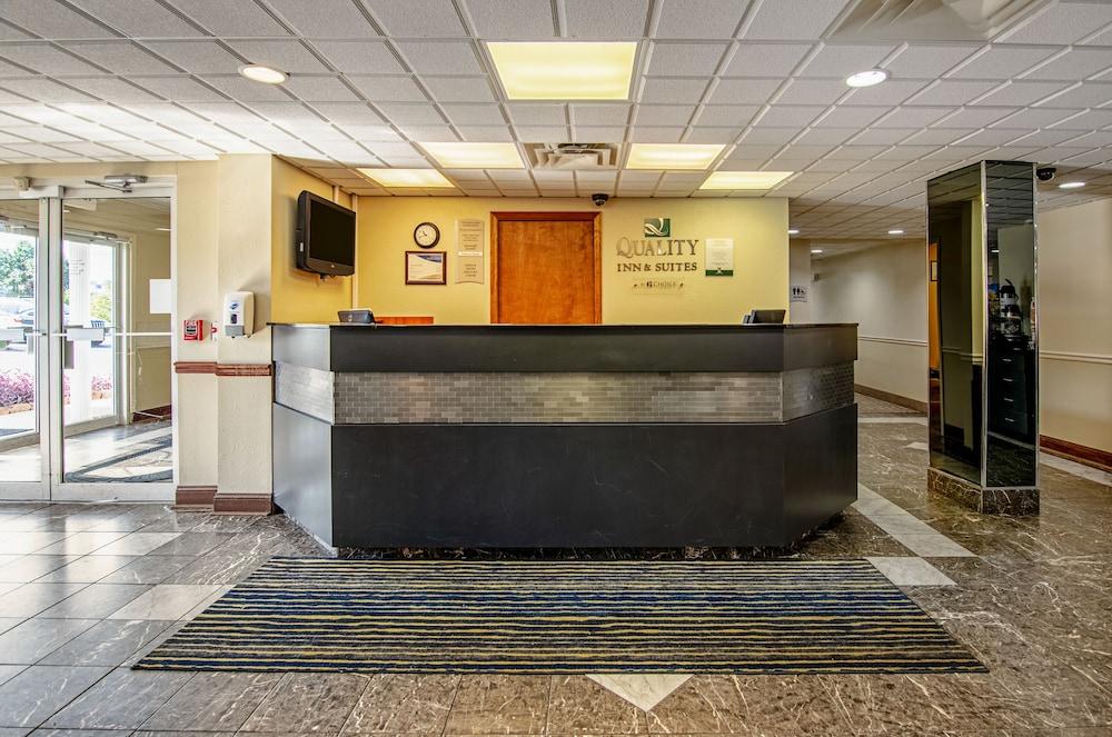 Quality Inn & Suites I-81 Exit 7 Bristol Exterior photo