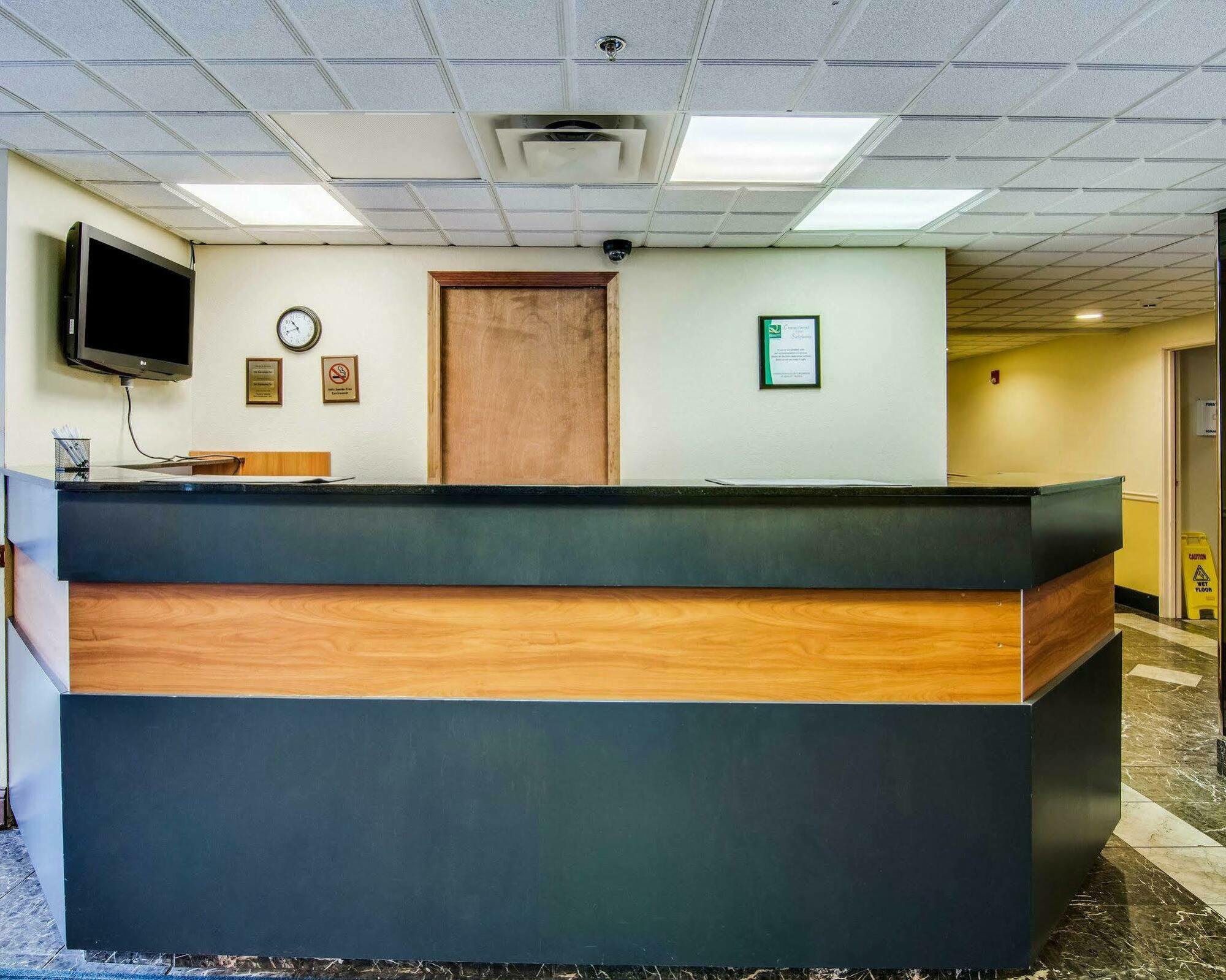 Quality Inn & Suites I-81 Exit 7 Bristol Exterior photo