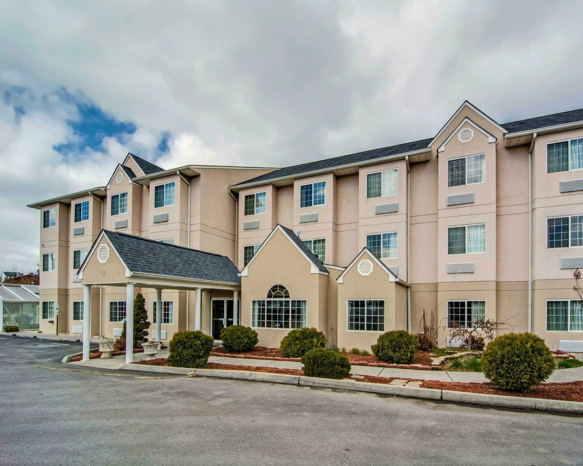 Quality Inn & Suites I-81 Exit 7 Bristol Exterior photo