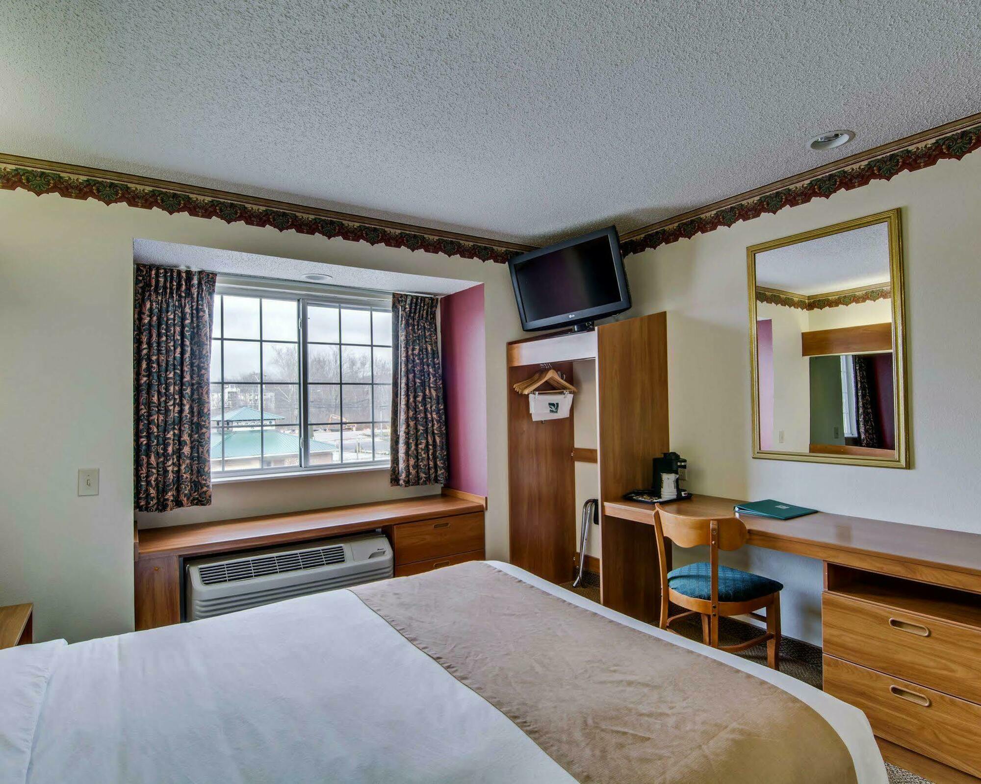 Quality Inn & Suites I-81 Exit 7 Bristol Exterior photo